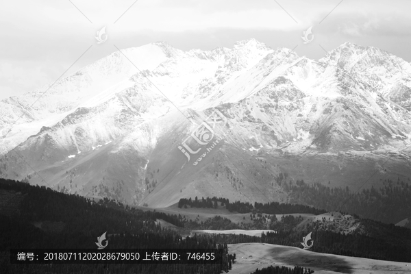 天山雪峰