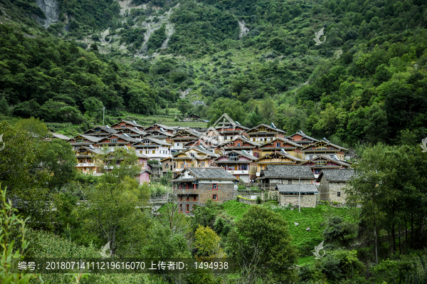 羌族村庄山寨