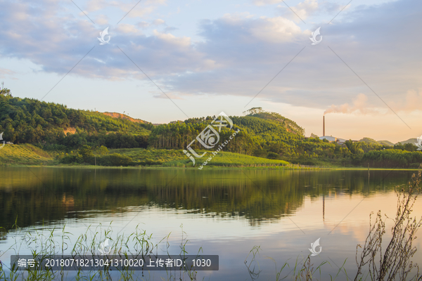 明亮湖景