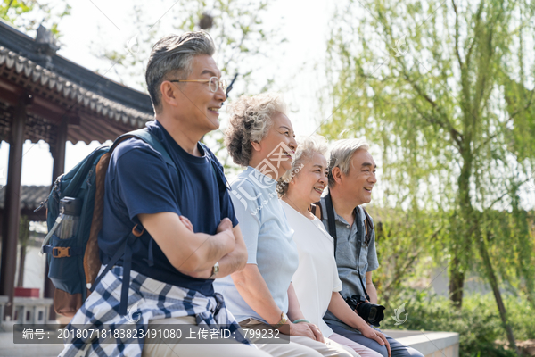 老年夫妻旅游