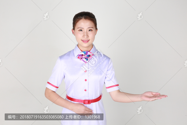 年轻空姐制服摄影图