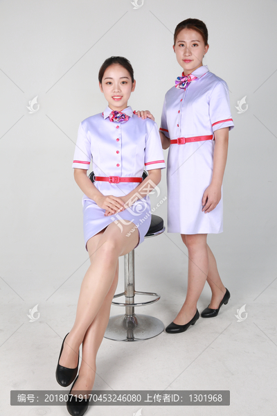 年轻空姐制服摄影图