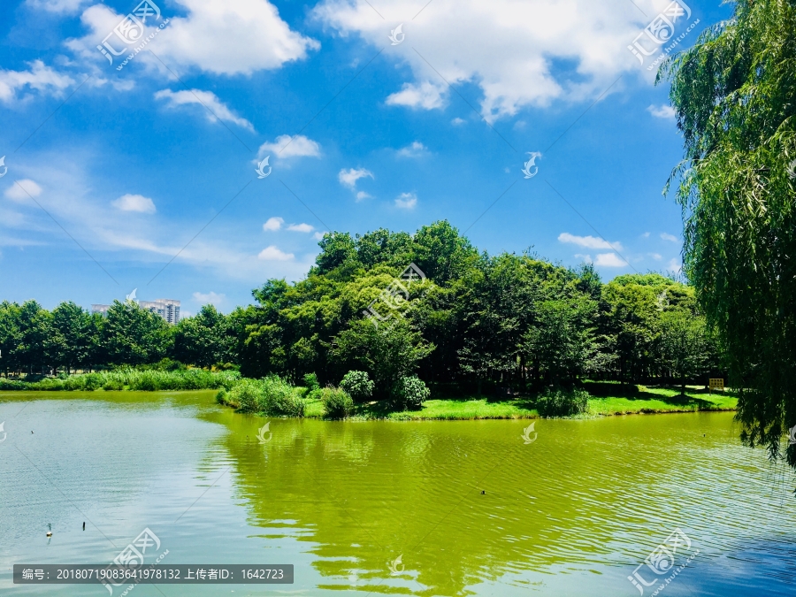 宽幅湖景