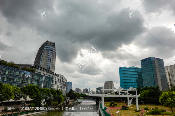 台风安比到来之前的上海