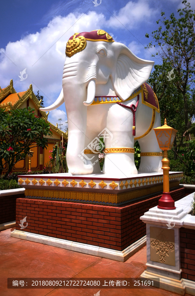 白色大象雕塑