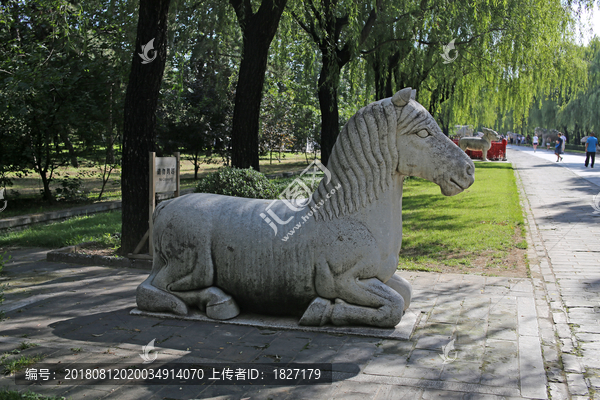 明十三陵神路卧马雕像