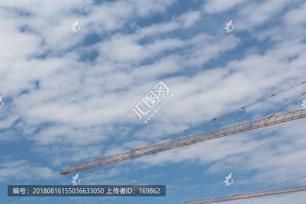 塔吊和藍(lán)天