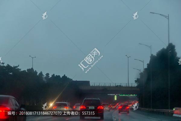 广州机场高速夜雨