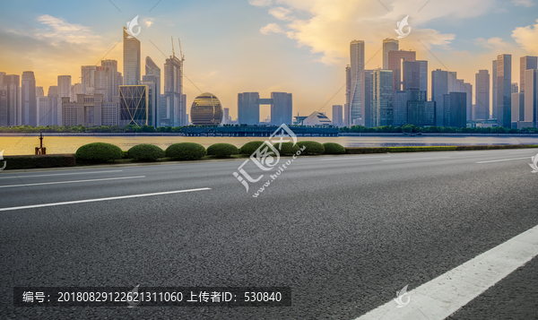 道路地面和杭州錢江新城現(xiàn)代建筑