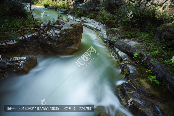 八泉峡风光