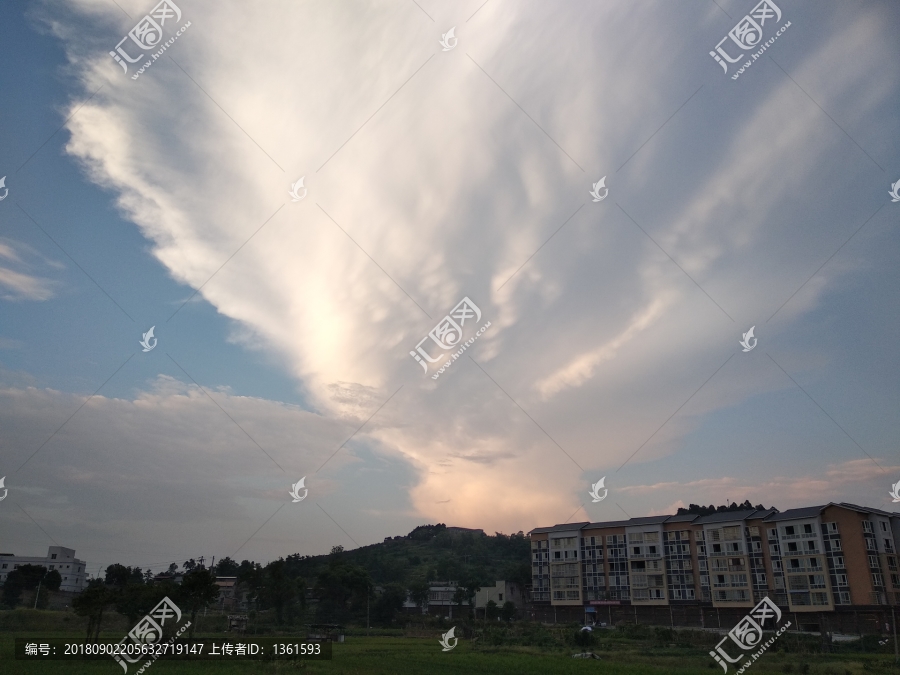 天空晚霞彩色蘑菇云爆炸云