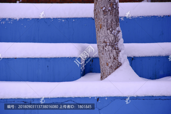 白雪楼梯纹理