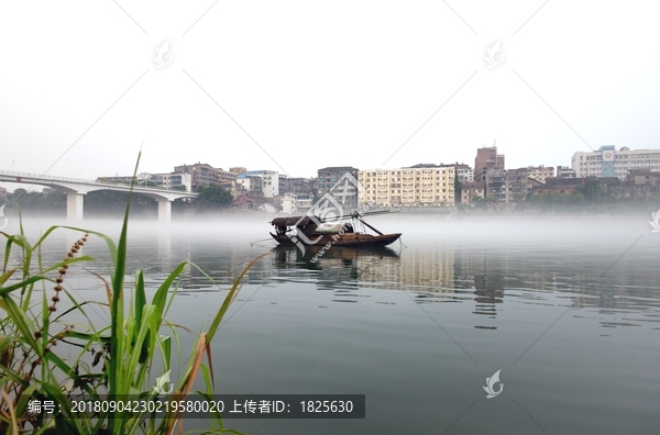 清江雾景