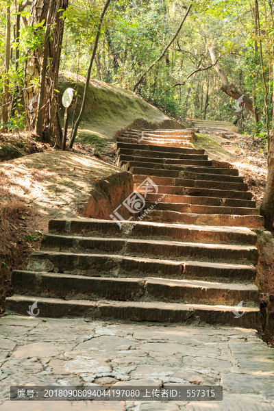 丹霞山登山台阶石板路