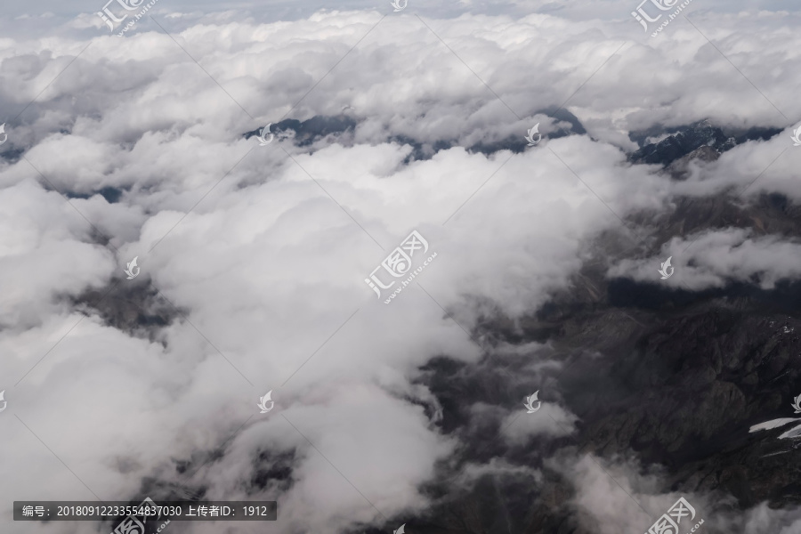 飞越天山