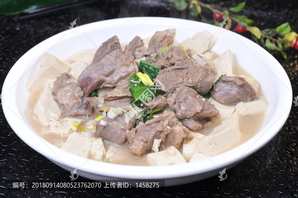 羊肉焖豆腐