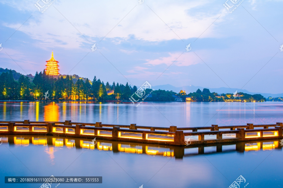 雷锋塔夜景