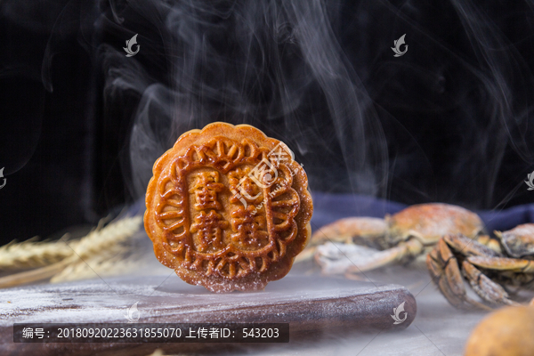 中秋节蛋黄莲蓉月饼