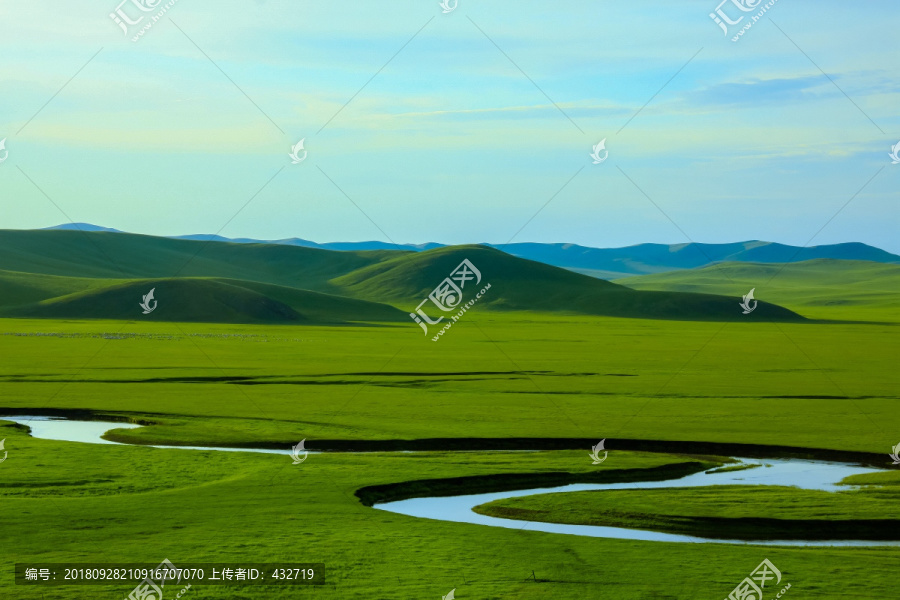 夏季草原河流