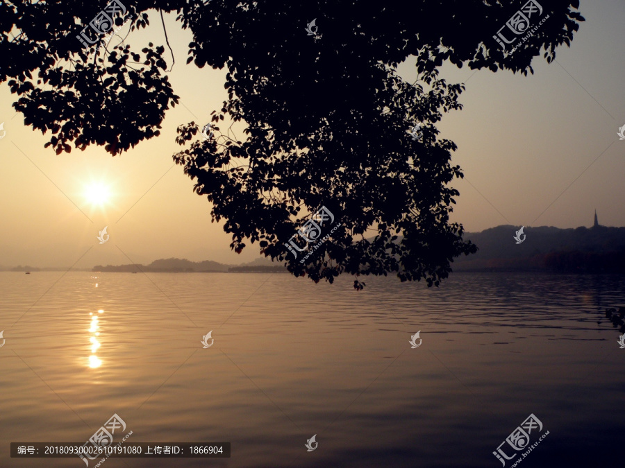 夕阳印西湖