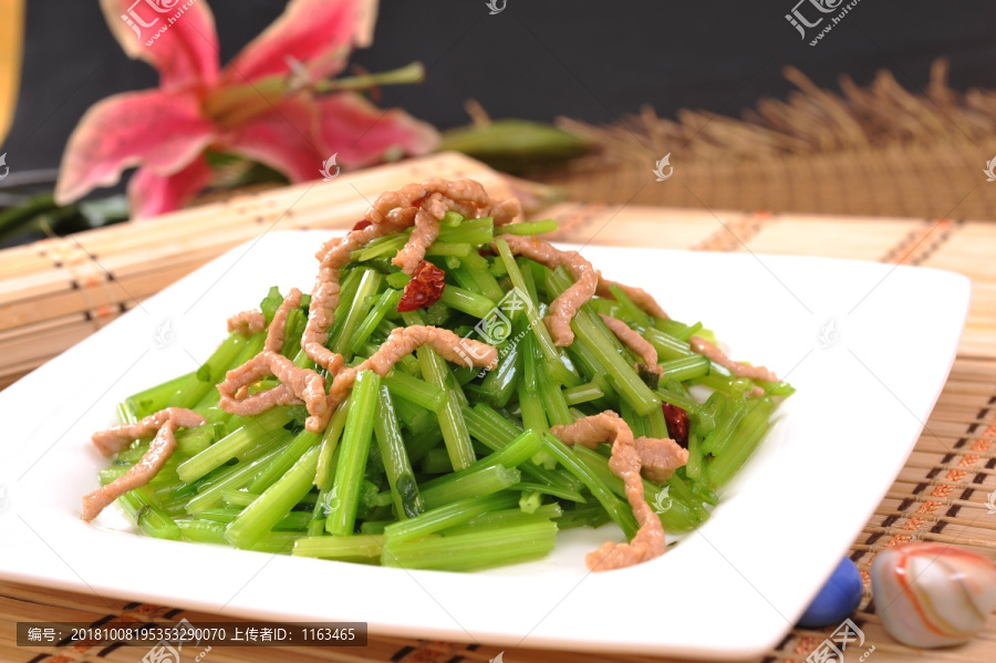 土芹炒肉絲