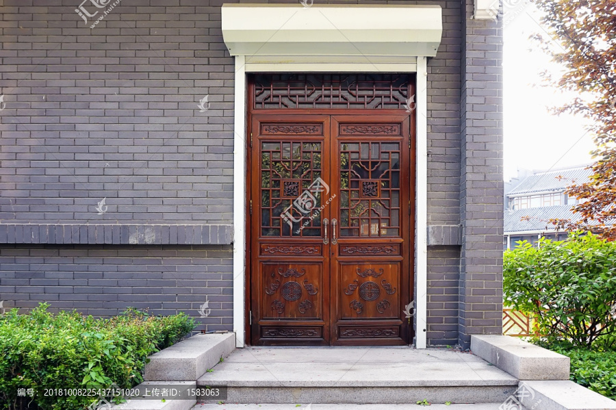 中式传统五福浮雕门
