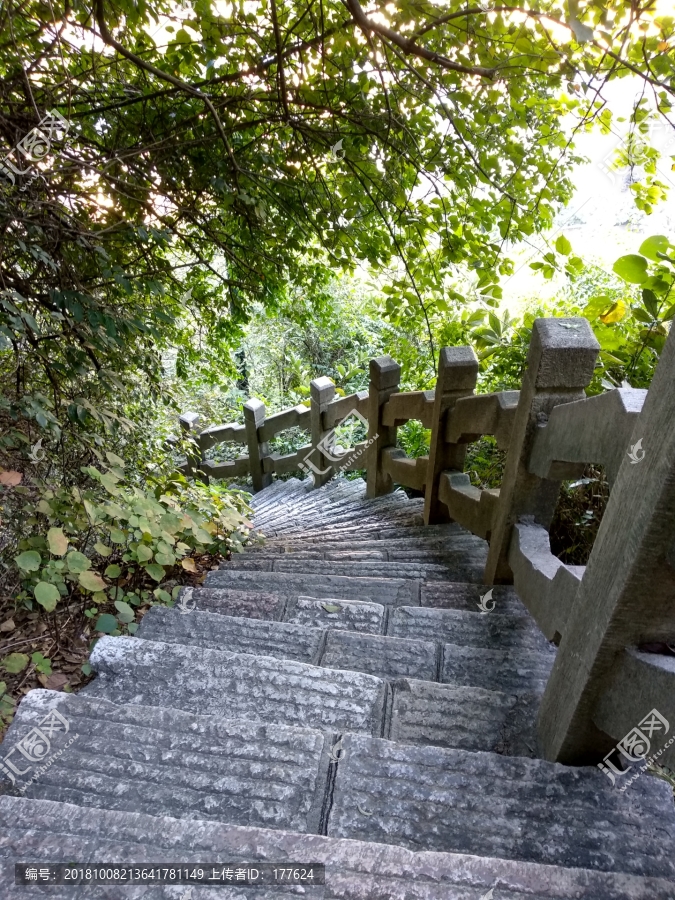 山路石阶