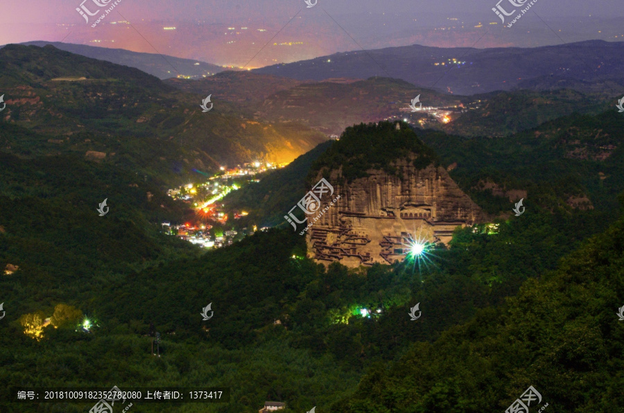 麦积山夜景