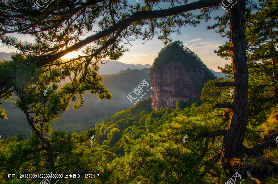 麦积山晚霞