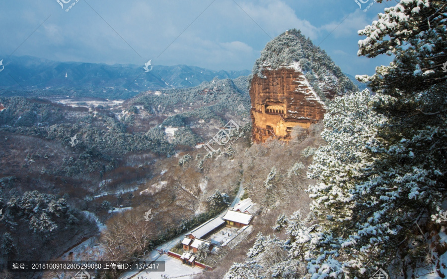 天水麦积山雪景