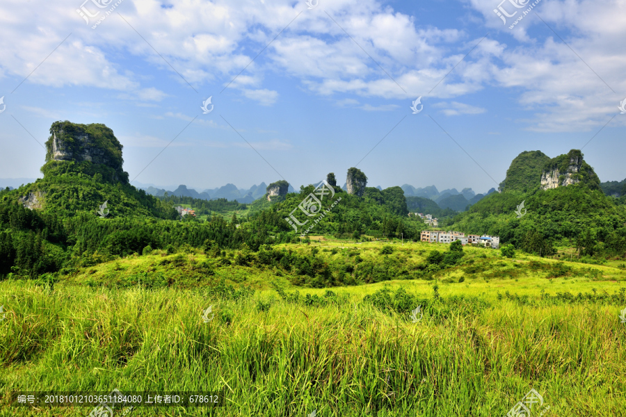 山峰草地