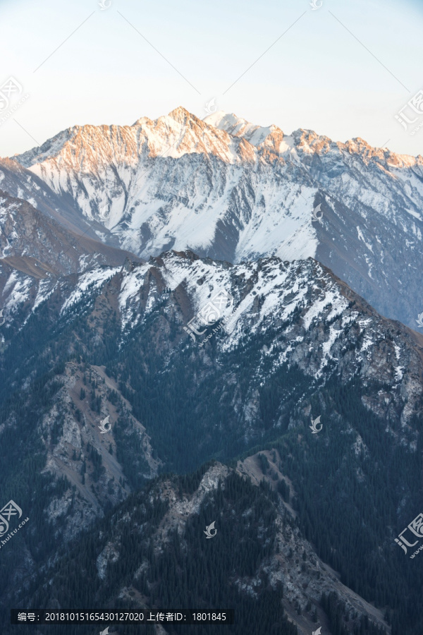 天山雪峰