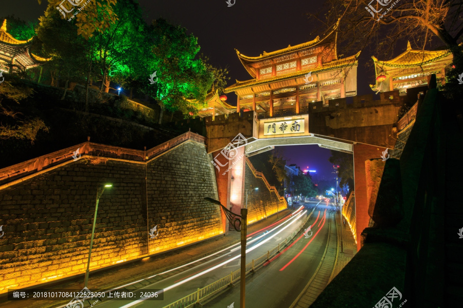 湖南凤凰古城南华门夜景