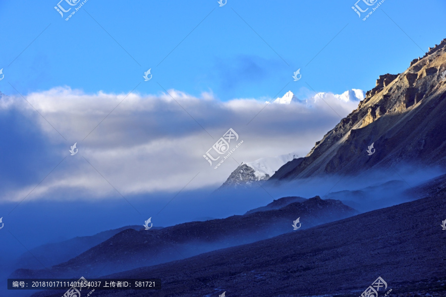 天山雪山