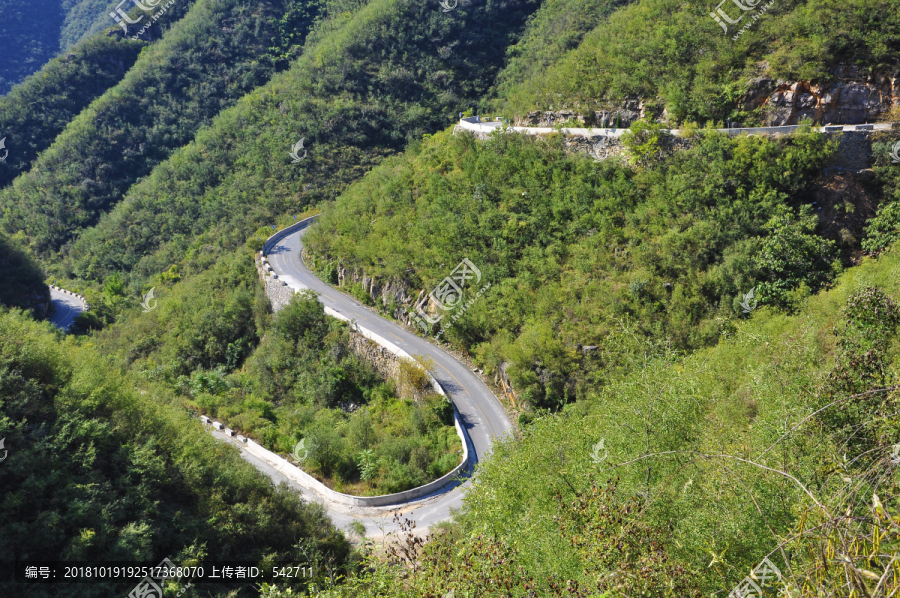 S形盘山公路