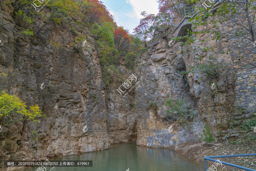 潭溪山秋景