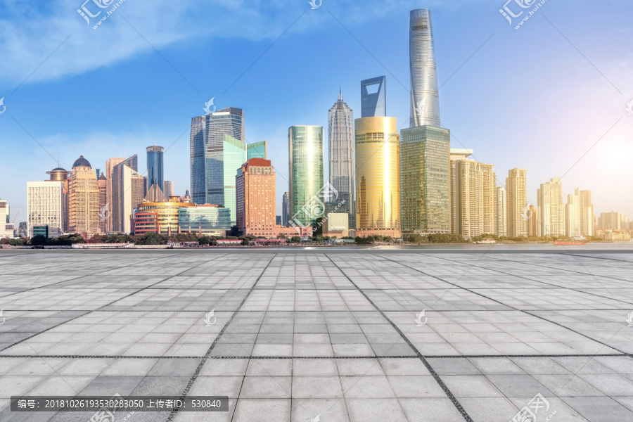 地砖路面和上海陆家嘴高端建筑