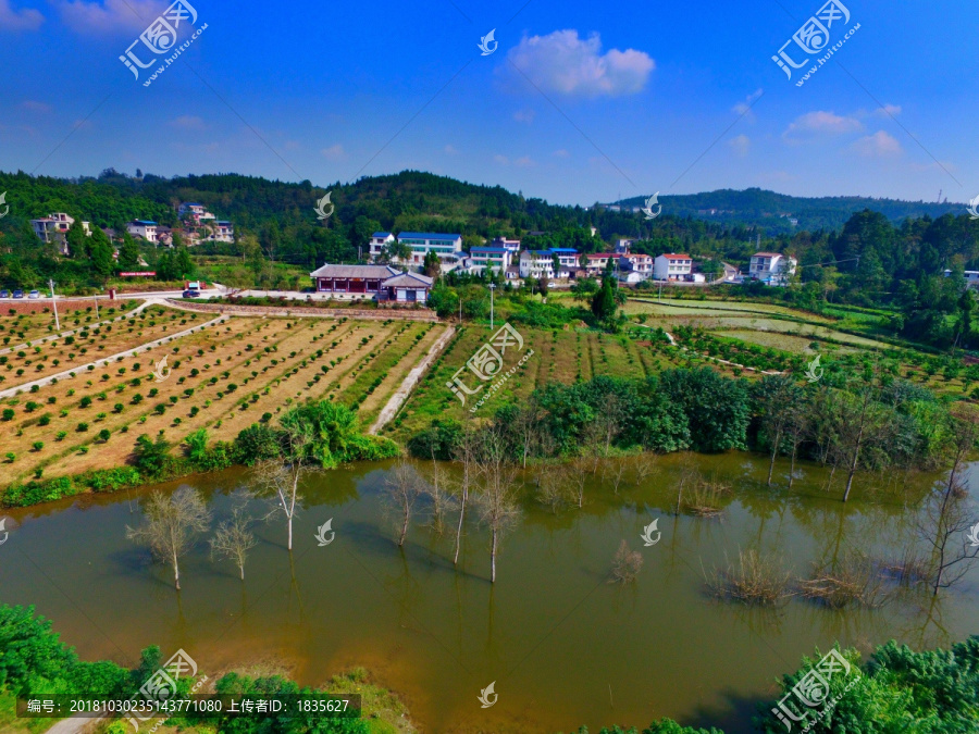 鸟瞰游客中心高峰村醉美乡村2