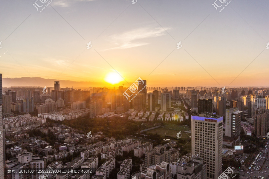 夕阳下的西安高新