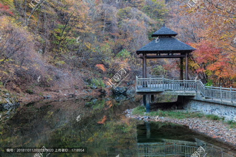 红叶古建筑水塘自然景观01