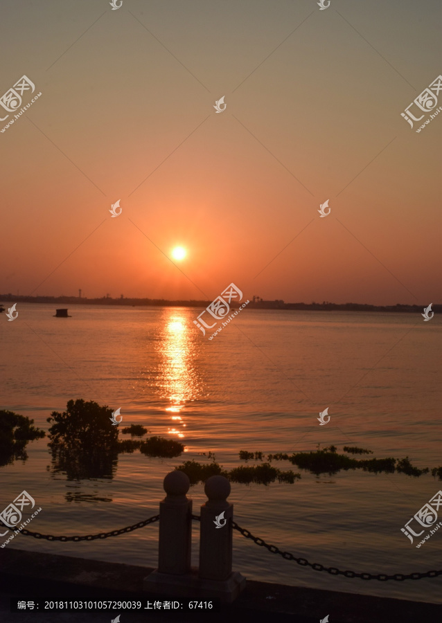 海上日出