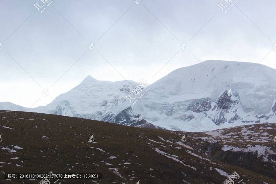 青海果洛阿尼玛卿神山雪山冰川