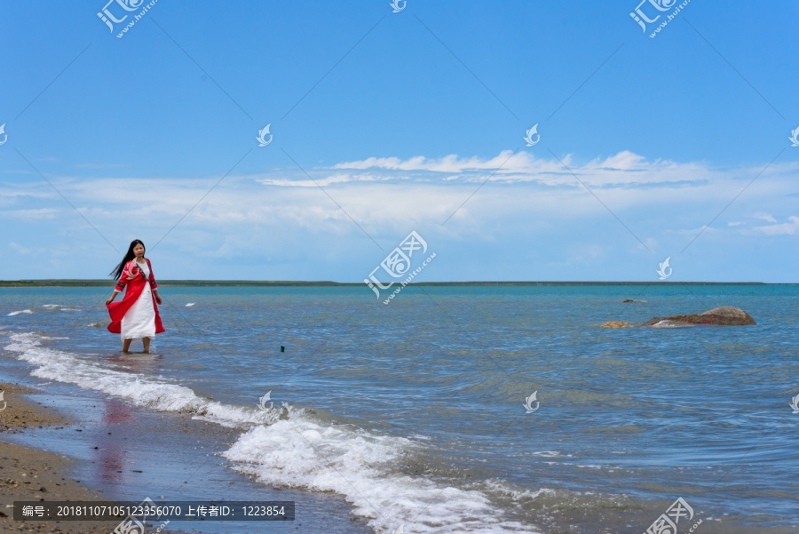 青海湖红衣美女