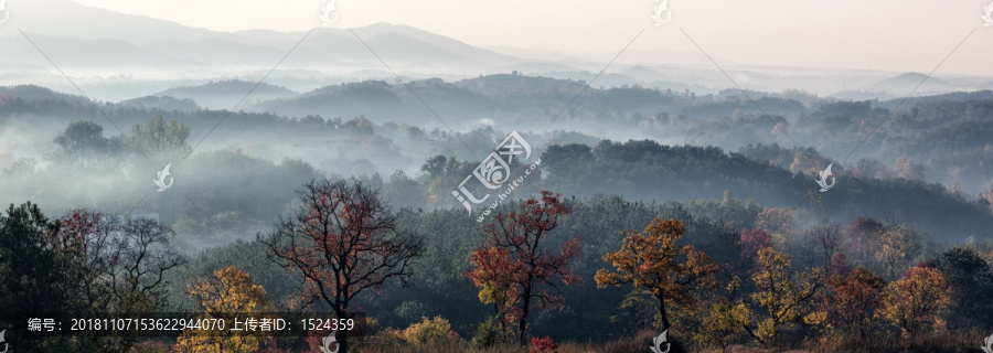 山村秋色水墨意境装饰画