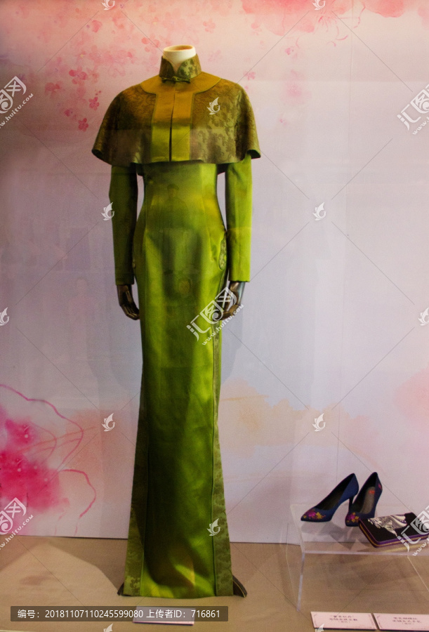 绿色缠枝莲纹漳缎两件套礼裙