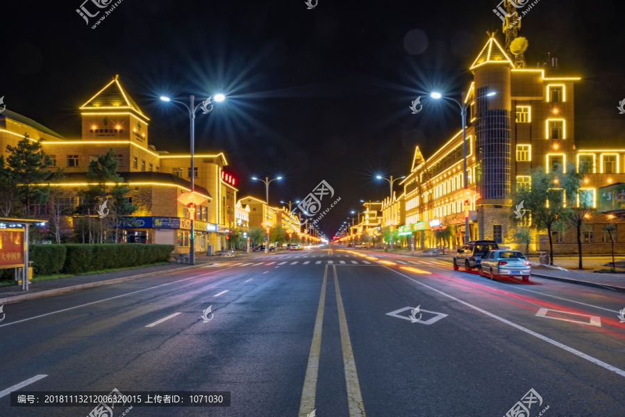 小镇夜色街景