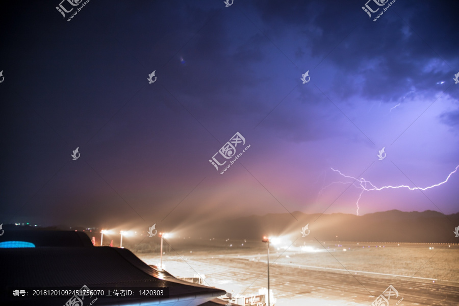 雷电夏日