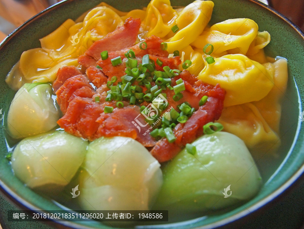 黄色水饺