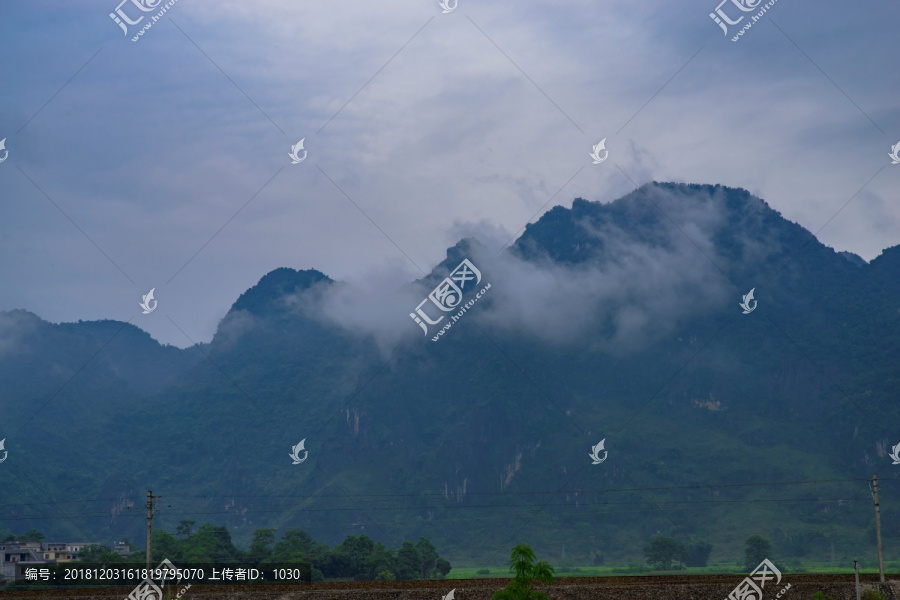 喀斯特地貌青山