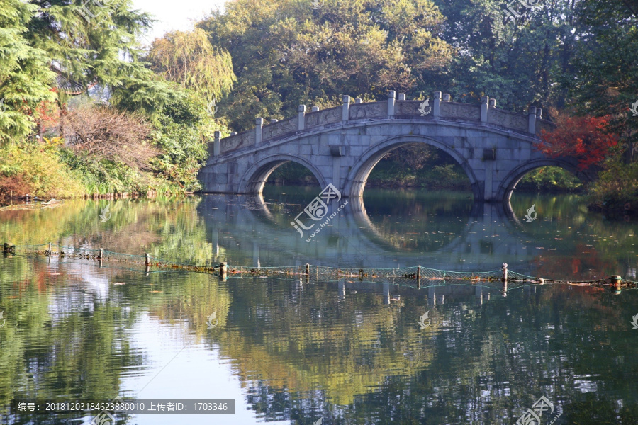 西湖园林秋景